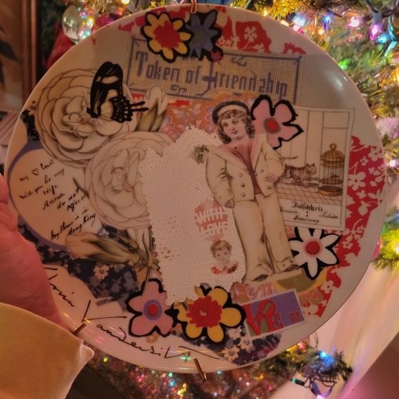Vintage Collage Design Gloria Vanderbilt Plate ~ Token of Friendship & Love - Picture 7 of 16
